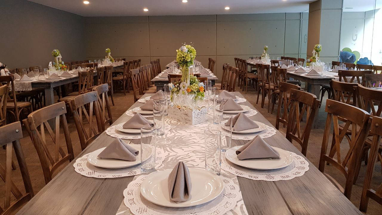 Renta de Mesas y Sillas para tu evento